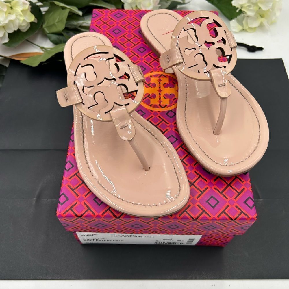SOLD!!!!!!! Women’s Tory Burch, seashell, pink sandals, size 8 - Picture 2 of 7